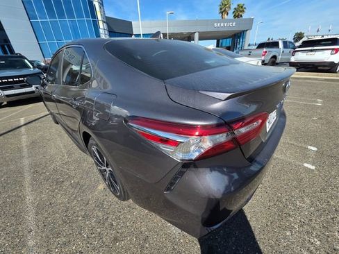 Used 2020 Toyota Camry SE w/ Convenience Package image 4