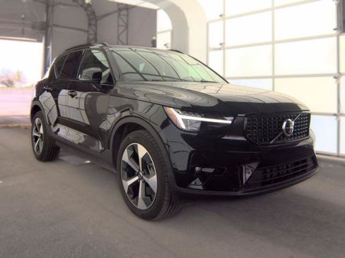 Used 2026 Volvo XC40 B5 Plus AWD/4WD image 3