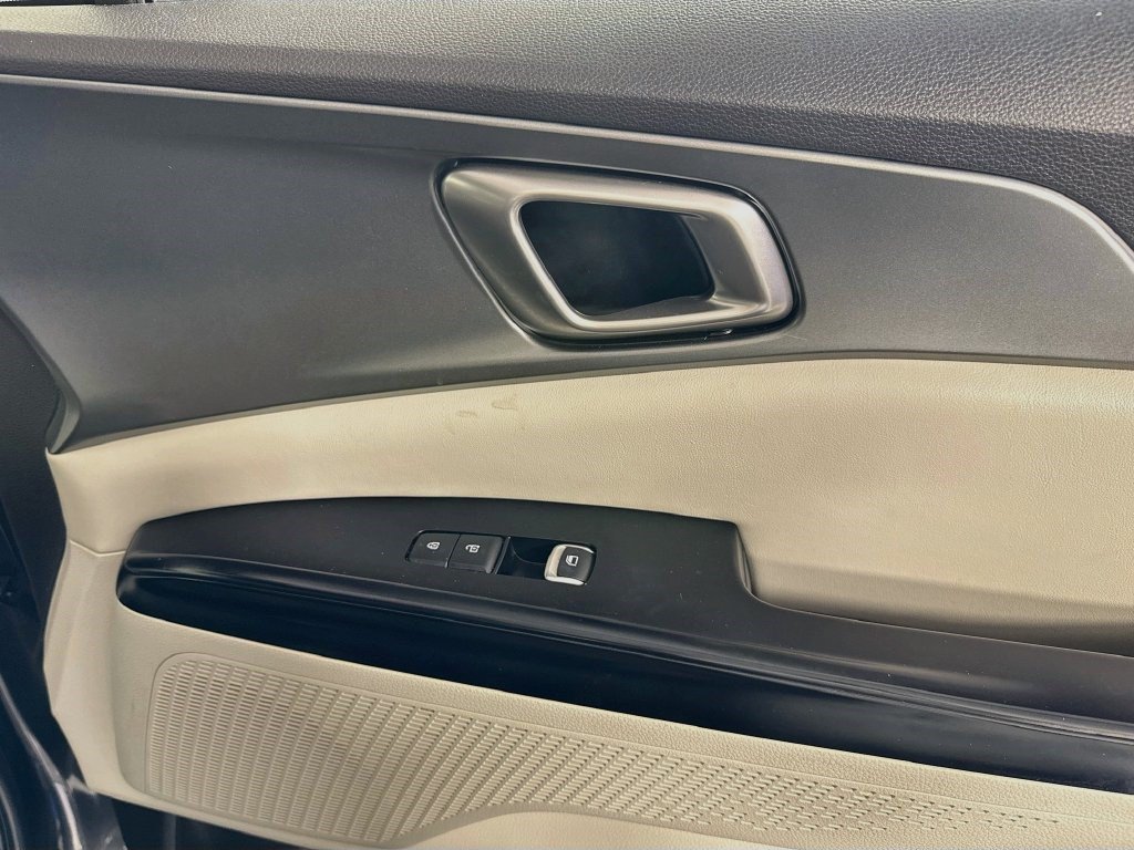 Used 2024 Kia Carnival LX FWD image 28