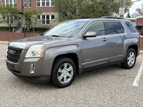 Used 2010 GMC Terrain SLE image 3