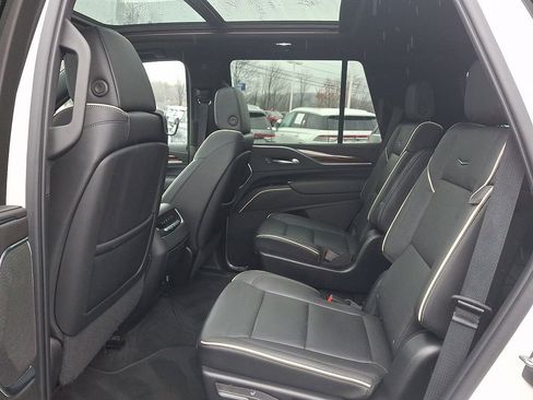 Used 2022 Cadillac Escalade Premium Luxury w/ Performance Package image 11