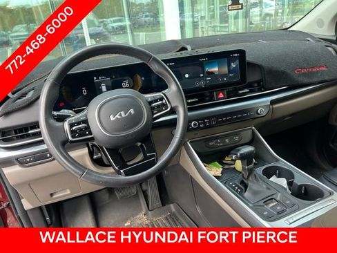 Used 2025 Kia Carnival FWD image 5
