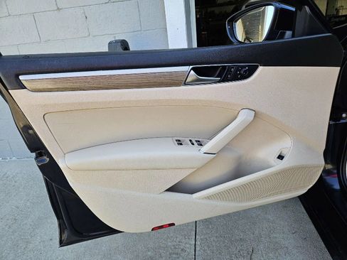 Used 2018 Volkswagen Passat 2.0T SE image 11