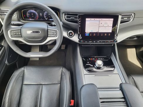 Used 2025 Jeep Wagoneer 4WD image 29