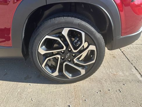 Used 2025 Chevrolet Trax RS w/ Driver Confidence Package FWD image 36