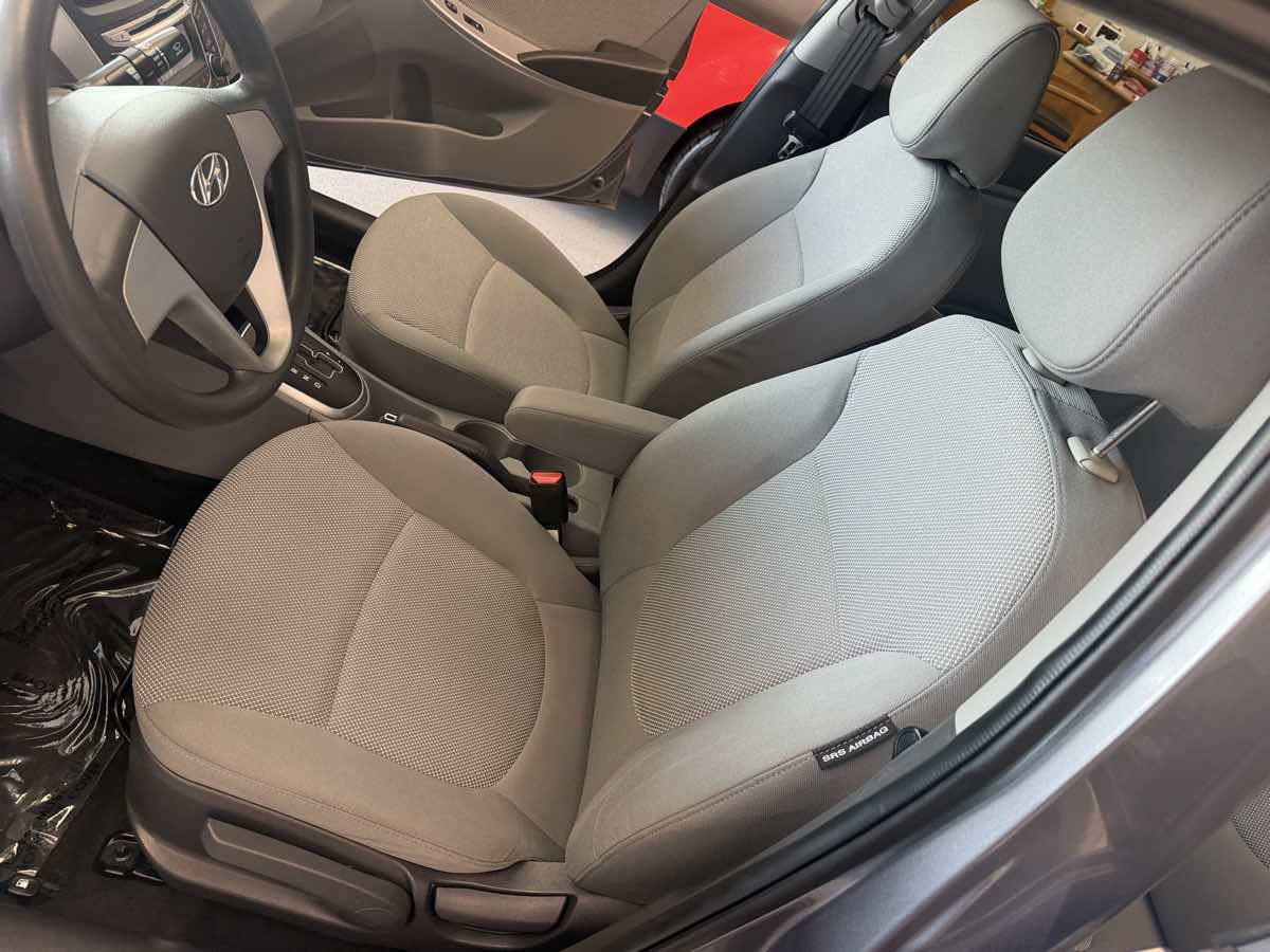 Used 2013 Hyundai Accent GLS FWD image 19