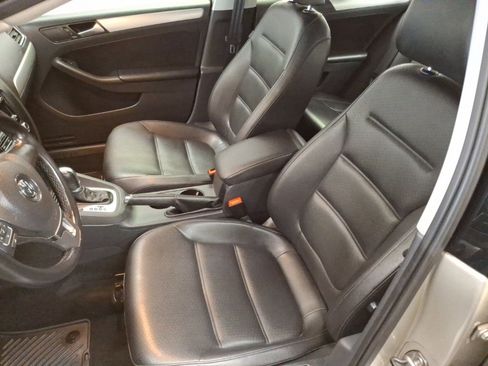 Used 2014 Volkswagen Jetta SE image 16