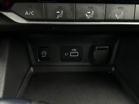 Used 2025 Nissan Sentra S image 23