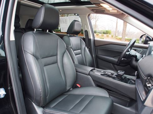 Used 2021 Nissan Rogue SL w/ Premium Package image 11