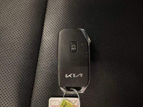 Used 2022 Kia Telluride LX AWD/4WD image 17