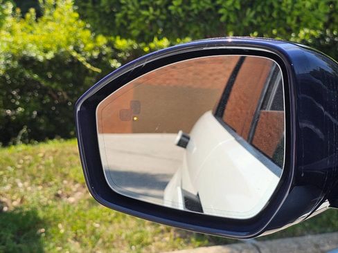 Used 2020 Land Rover Range Rover Evoque SE image 9