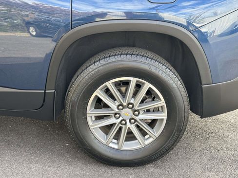 Used 2023 Chevrolet Traverse LT image 8