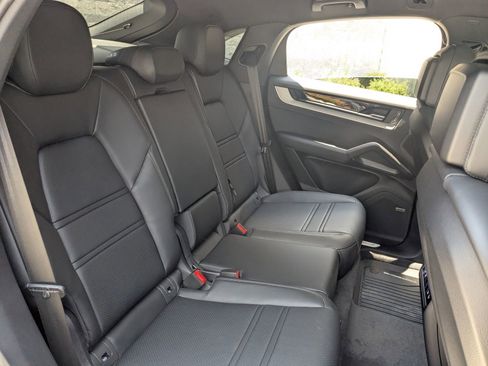 Used 2025 Porsche Cayenne Coupe image 25