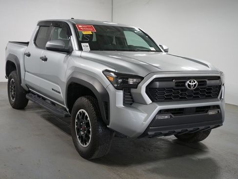 Used 2024 Toyota Tacoma TRD Off-Road image 3