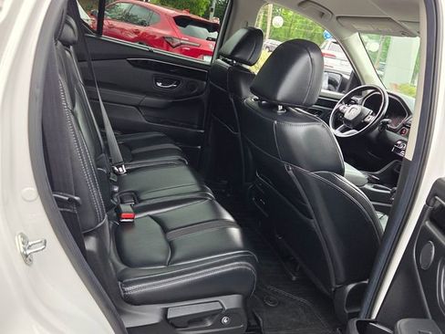 Used 2025 Honda Pilot EX-L image 18