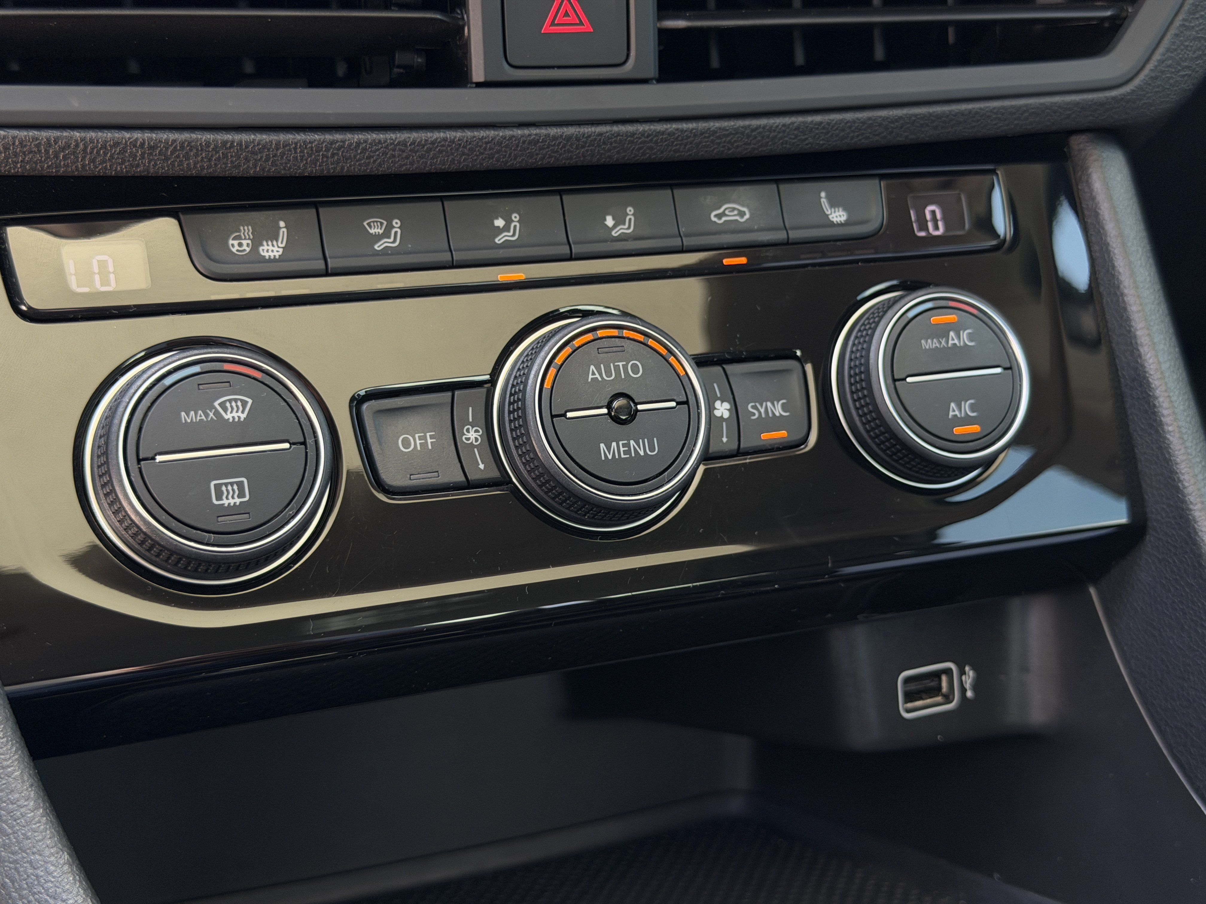 Used 2019 Volkswagen Jetta SE w/ Cold Weather Package FWD image 26