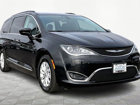 Used 2017 Chrysler Pacifica Touring-L image 12