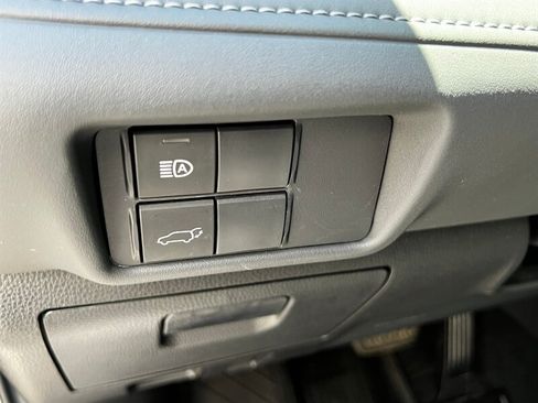 Used 2022 Toyota Highlander XLE AWD/4WD image 31