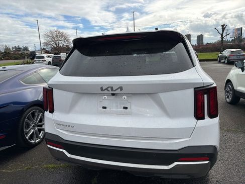Used 2025 Kia Sorento S w/ Panoramic Sunroof Package image 5
