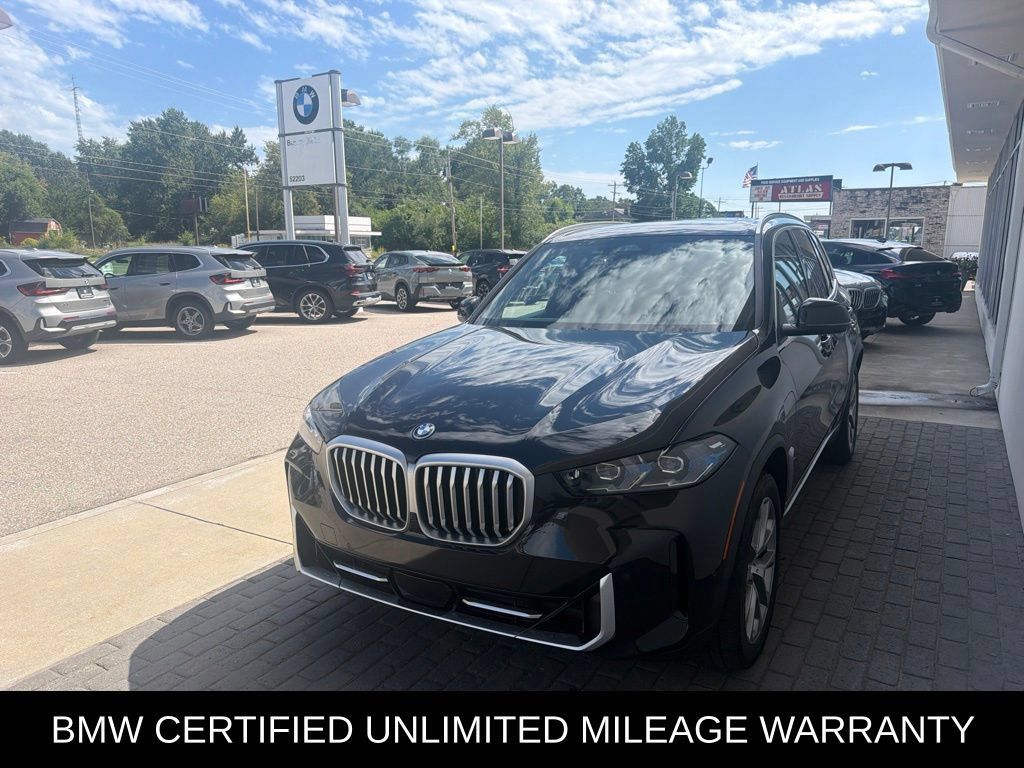 Used 2025 BMW X5 xDrive50e w/ Premium Package AWD/4WD image 3