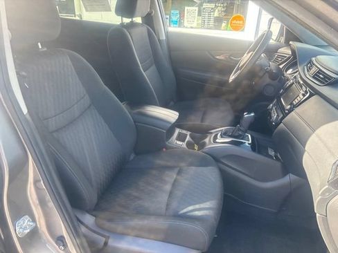 Used 2018 Nissan Rogue SV w/ Premium Package AWD/4WD image 9