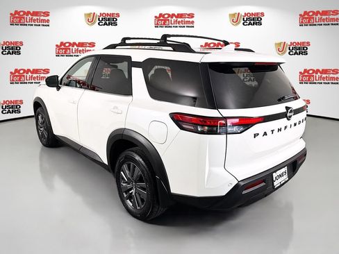 Certified 2024 Nissan Pathfinder SV w/ Black Appearance Package FWD image 2