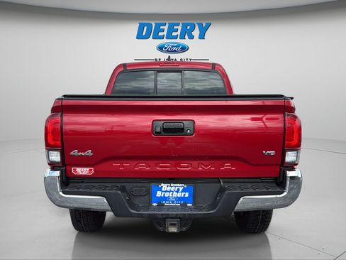 Used 2021 Toyota Tacoma SR5 AWD/4WD image 5