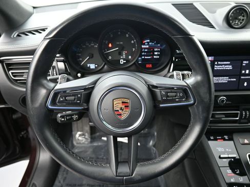 Certified 2023 Porsche Macan image 9