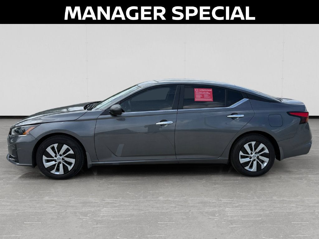 Used 2025 Nissan Altima 2.5 S FWD image 2