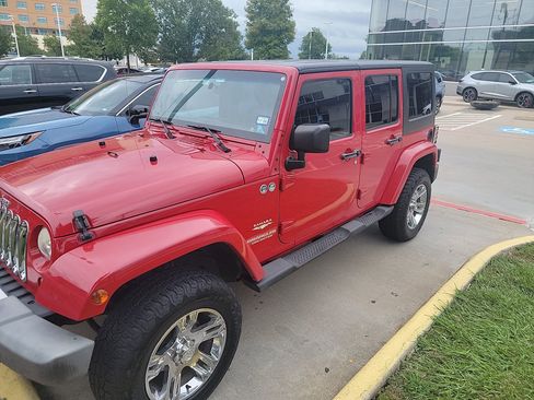 Used 2012 Jeep Wrangler Unlimited Sahara w/ Connectivity Group AWD/4WD image 1