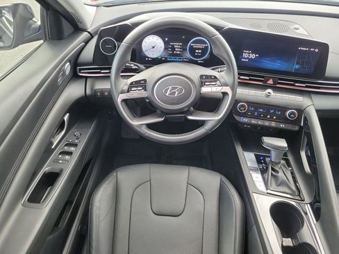 Used 2023 Hyundai Elantra Limited image 13