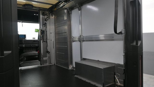 Used 2024 Chevrolet Brightdrop 400 w/ Commercial Equipment Package AWD/4WD image 18