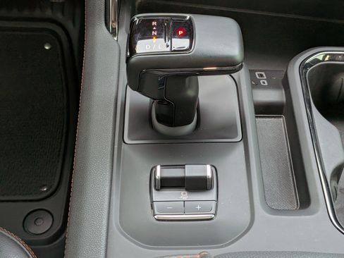 Certified 2024 GMC Sierra 1500 AT4 w/ Technology Package AWD/4WD image 20