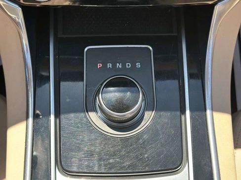 Used 2018 Jaguar XF Premium RWD image 11