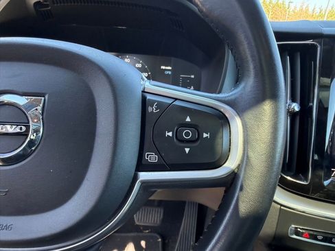 Used 2018 Volvo XC60 T5 Momentum image 12