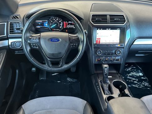 Used 2017 Ford Explorer XLT w/ Equipment Group 202A FWD image 15