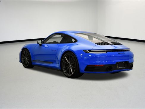 Used 2024 Porsche 911 Carrera T image 3