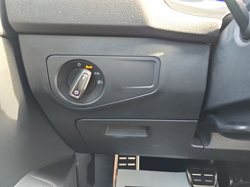 Used 2023 Volkswagen Tiguan SE R-Line image 25