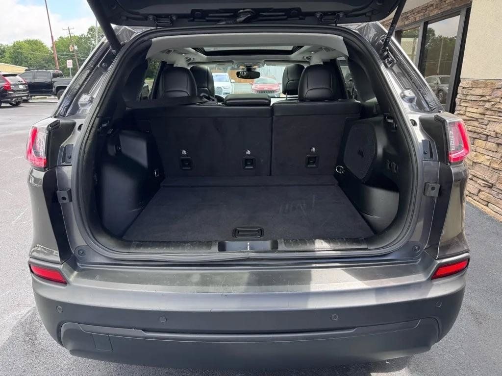 Used 2019 Jeep Cherokee Latitude Plus w/ Comfort/Convenience Group FWD image 4