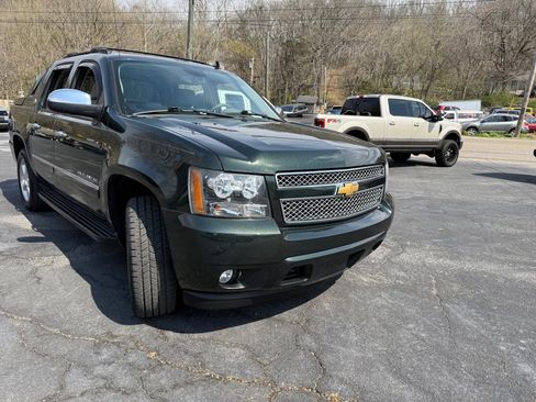 Used 2013 Chevrolet Avalanche LTZ image 13
