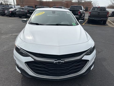 Used 2019 Chevrolet Malibu RS image 2