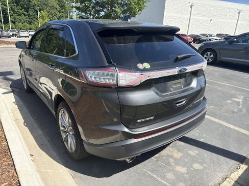 Used 2018 Ford Edge Titanium w/ Equipment Group 302A AWD/4WD image 9