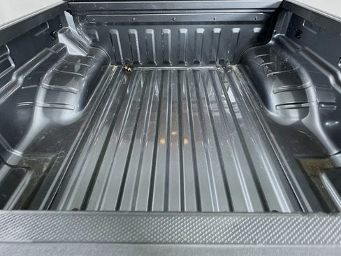 Used 2024 Nissan Frontier SV w/ Technology Package image 26