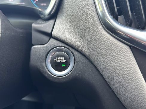 Used 2018 Chevrolet Equinox LT FWD image 21