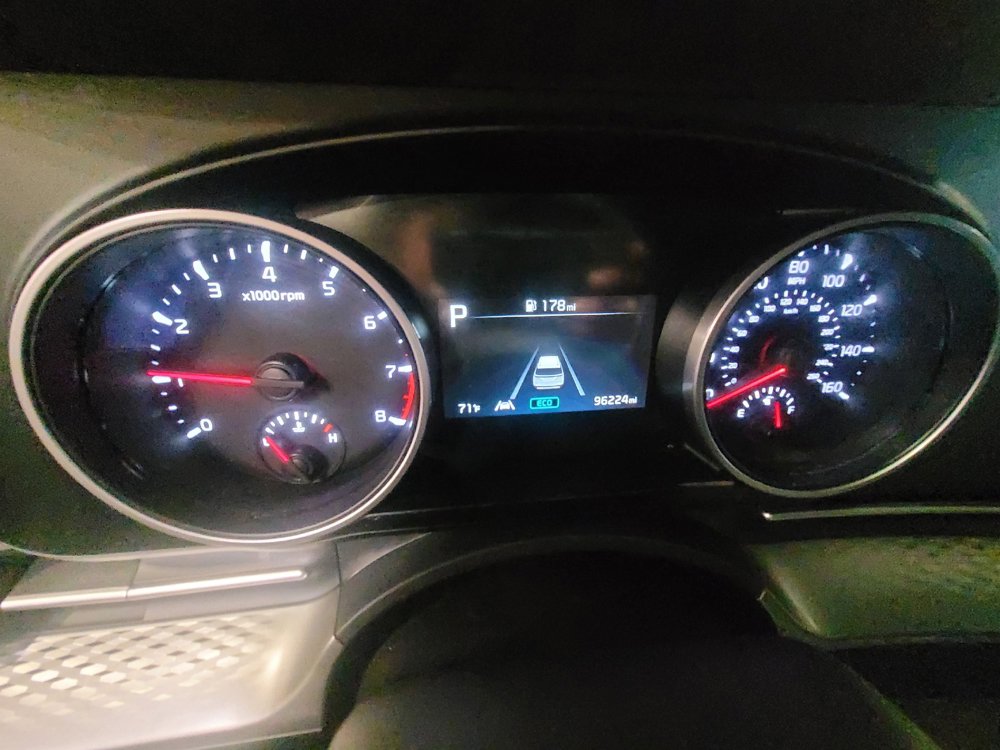 Used 2022 Kia Carnival LX FWD image 23