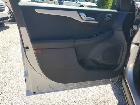 Used 2020 Ford Escape SEL image 17