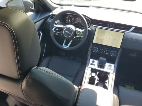 New 2026 Jaguar F-PACE R-Dynamic S image 18