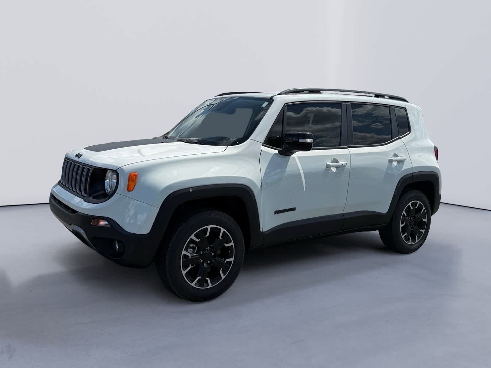Used 2023 Jeep Renegade Latitude AWD/4WD image 1