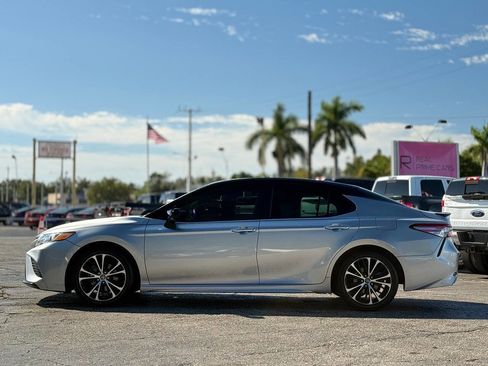 Used 2018 Toyota Camry SE image 4