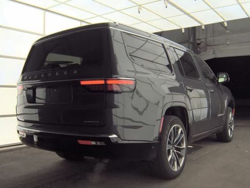 Used 2024 Jeep Wagoneer Series III w/ Premium Group I AWD/4WD image 5